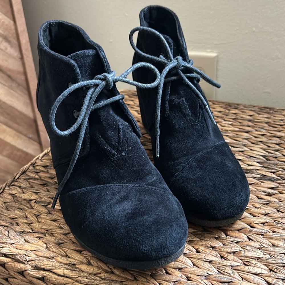 Toms Ankle Boot Wedge Black Desert 8.5 Suede Leather